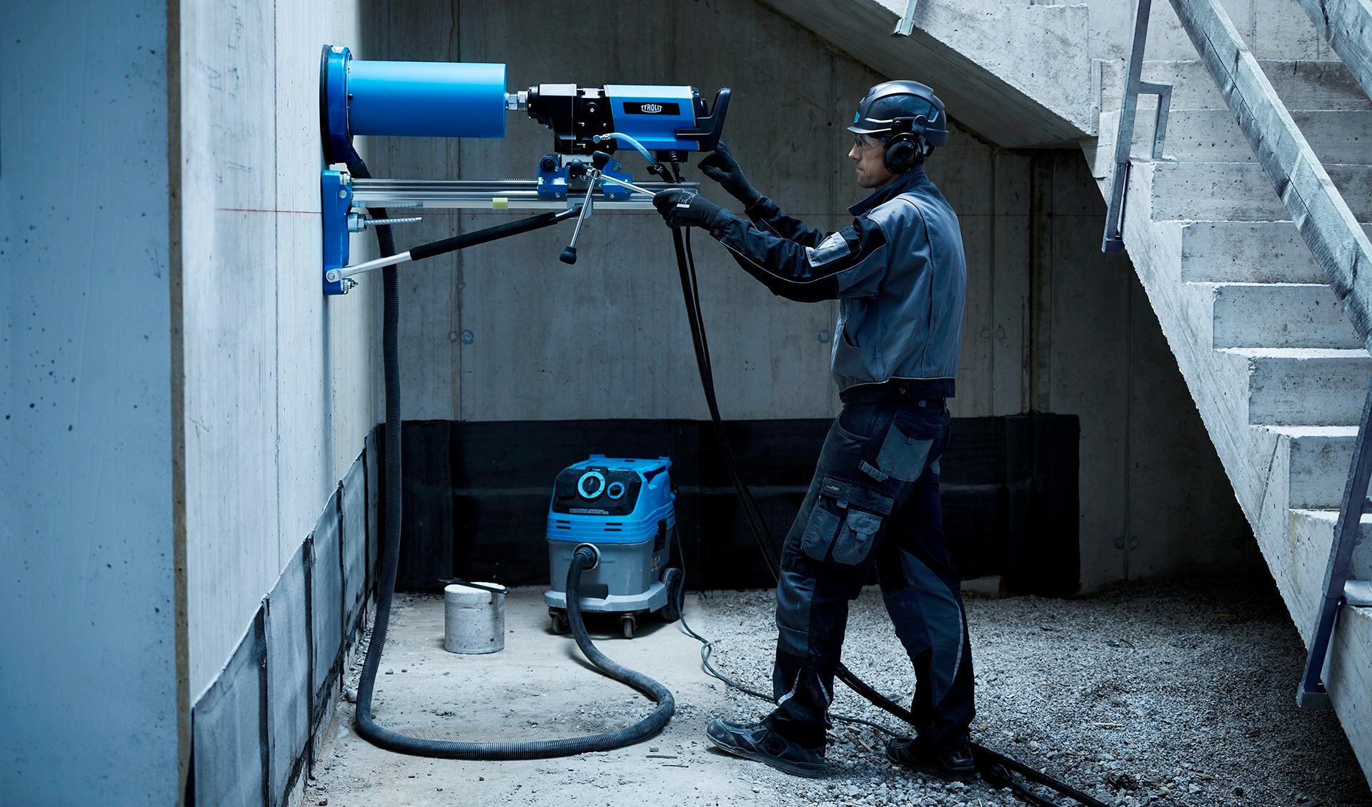 Core drilling with the innovative DME42QC drill motor | Tyrolit